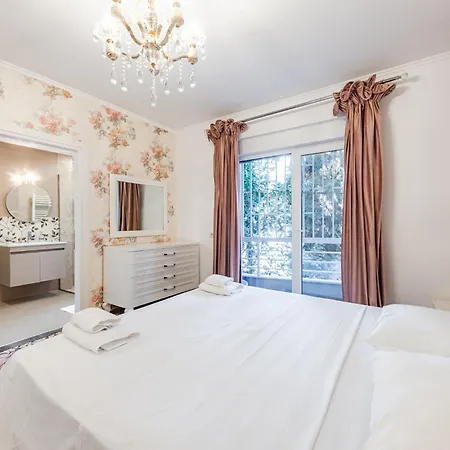 Sisi's Luxury Grand Park Of Apartman