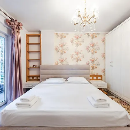 Sisi's Luxury Grand Park Of Apartman *